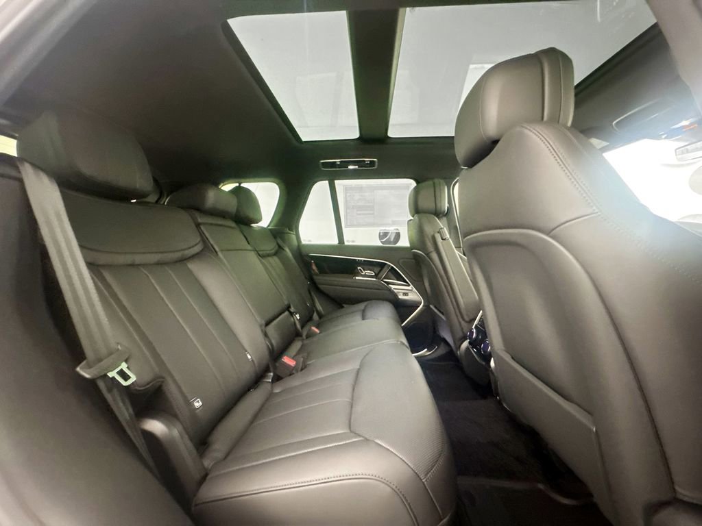 New 2026 Land Rover Range Rover SE image 28