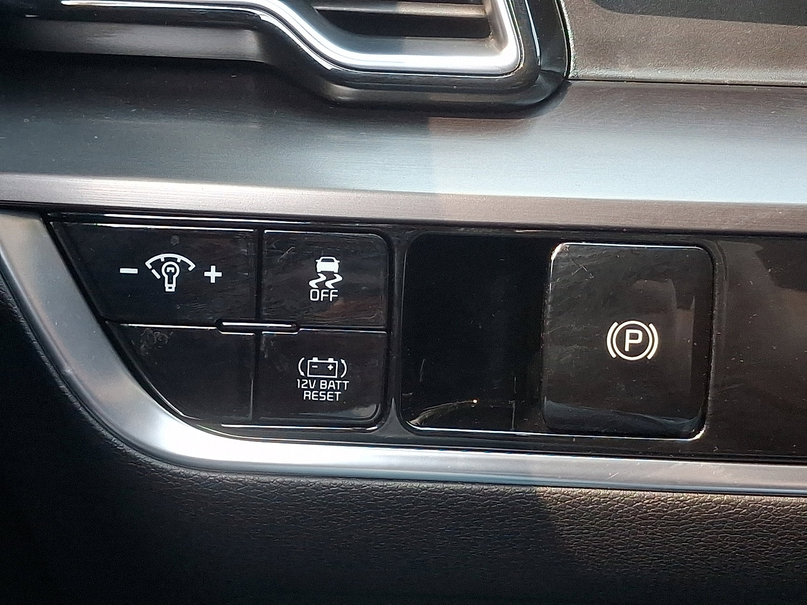 Certified 2025 Kia Sportage EX AWD/4WD image 27