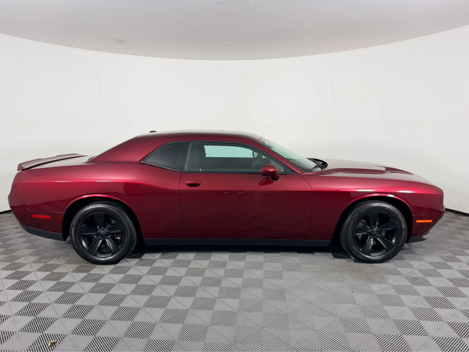 Used 2020 Dodge Challenger SXT RWD image 2