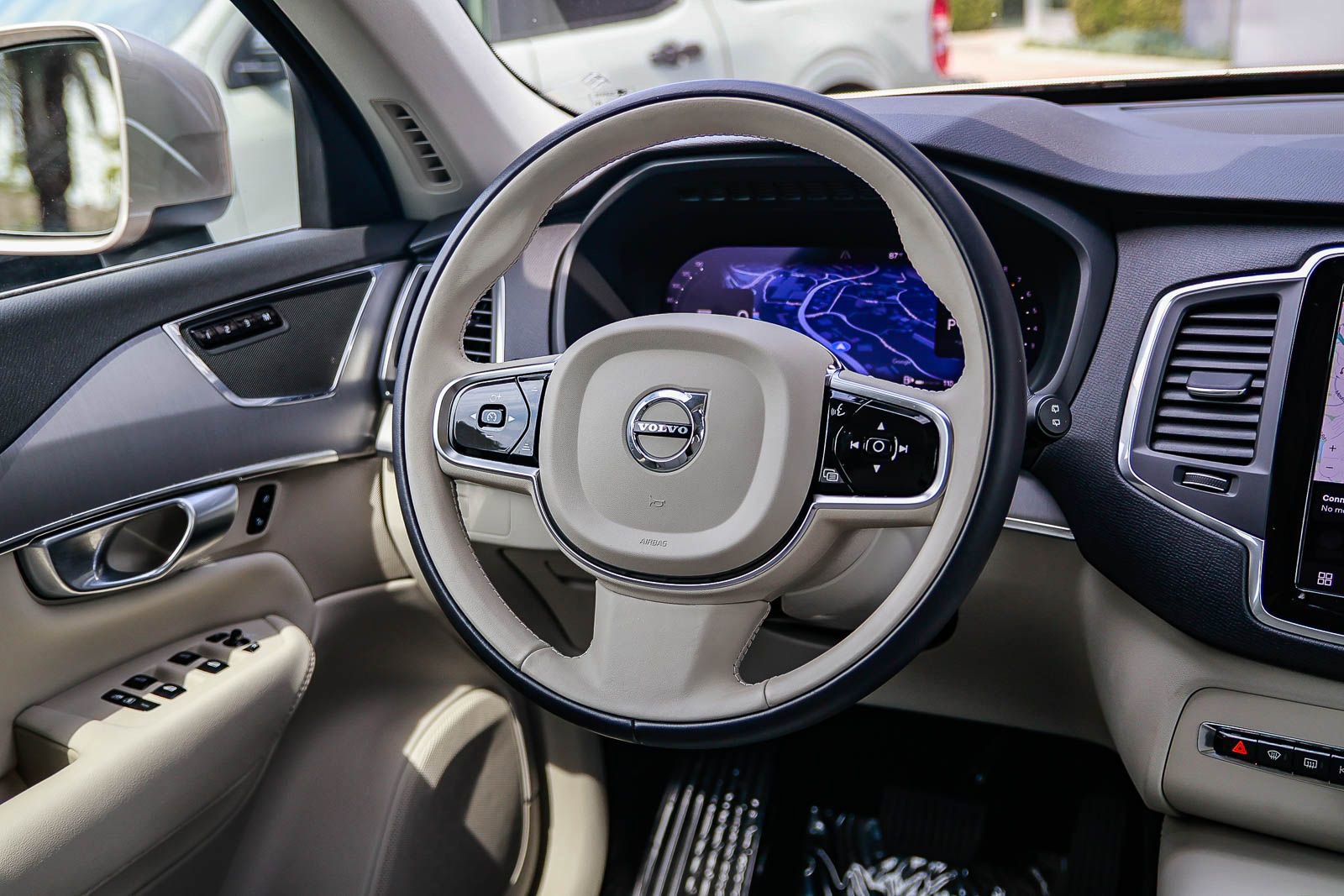 Used 2024 Volvo XC90 B5 Core w/ Protection Package Premier image 17