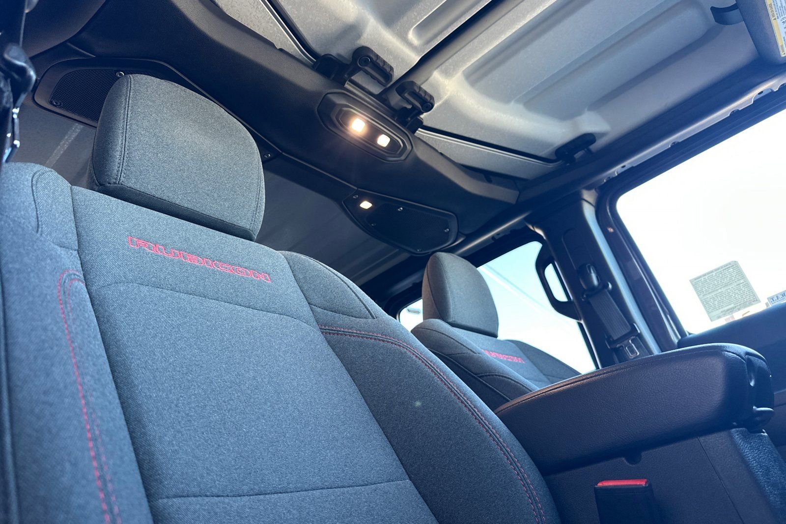 Used 2025 Jeep Gladiator Rubicon w/ Safety Group image 17