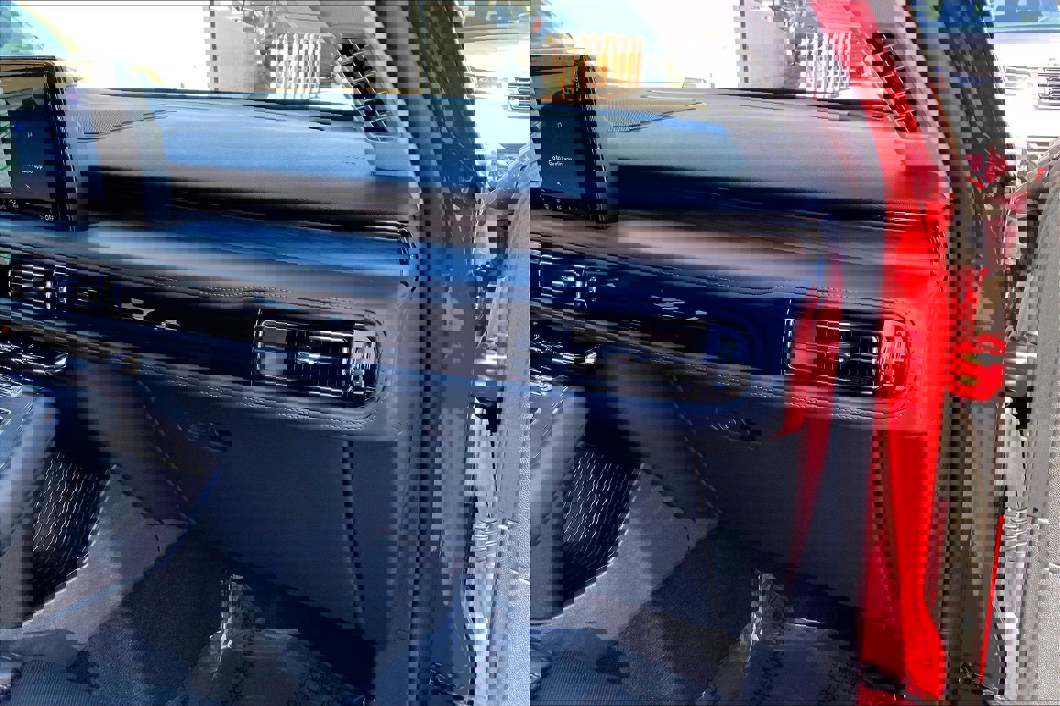 Used 2025 Lincoln Aviator Reserve w/ Equipment Group 201A image 17