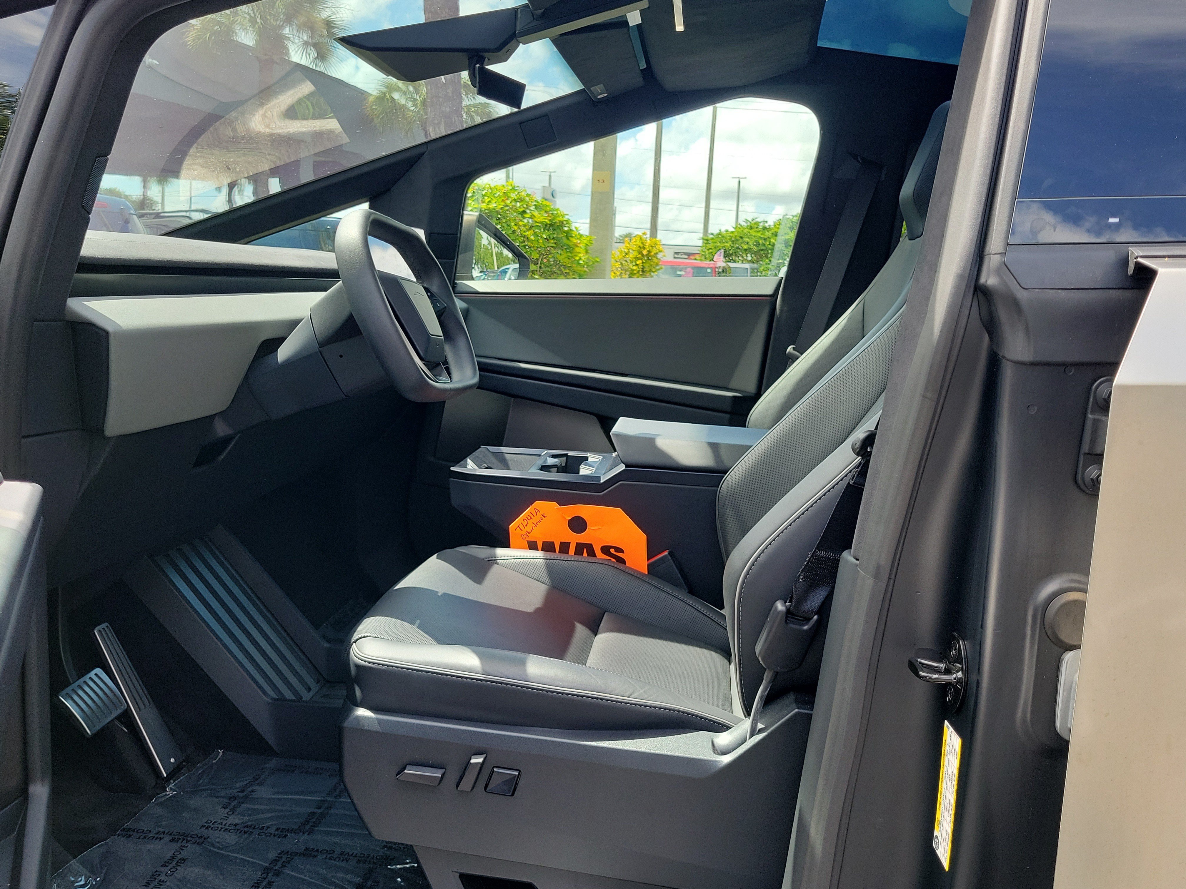 Used 2024 Tesla Cybertruck Cyberbeast AWD/4WD image 17