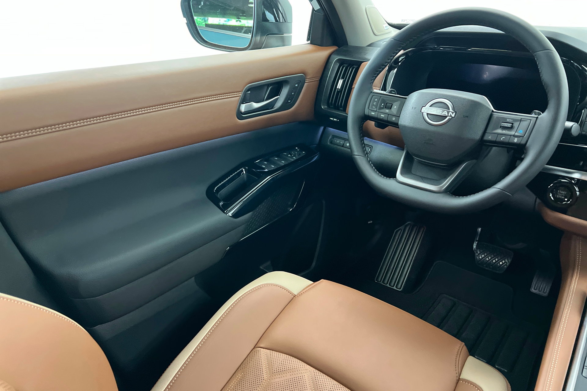 New 2026 Nissan Pathfinder Platinum image 11