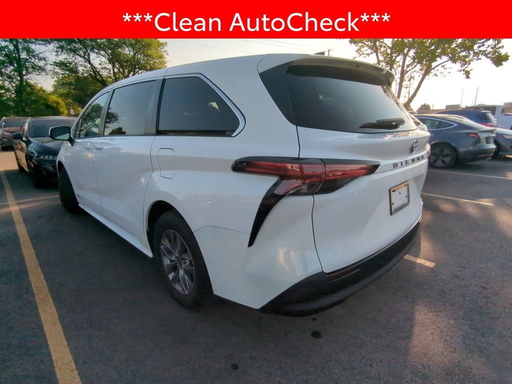 Used 2021 Toyota Sienna LE FWD image 4