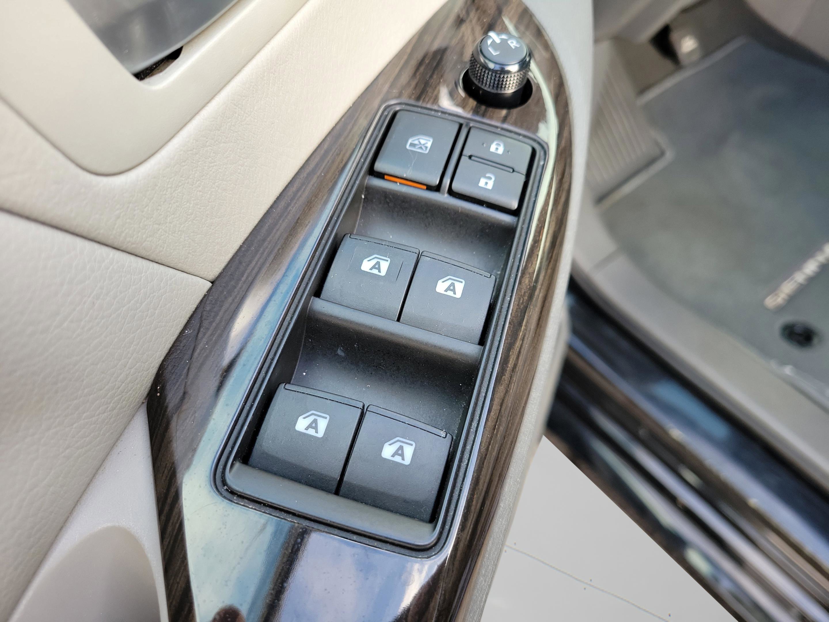 Used 2020 Toyota Sienna XLE image 19