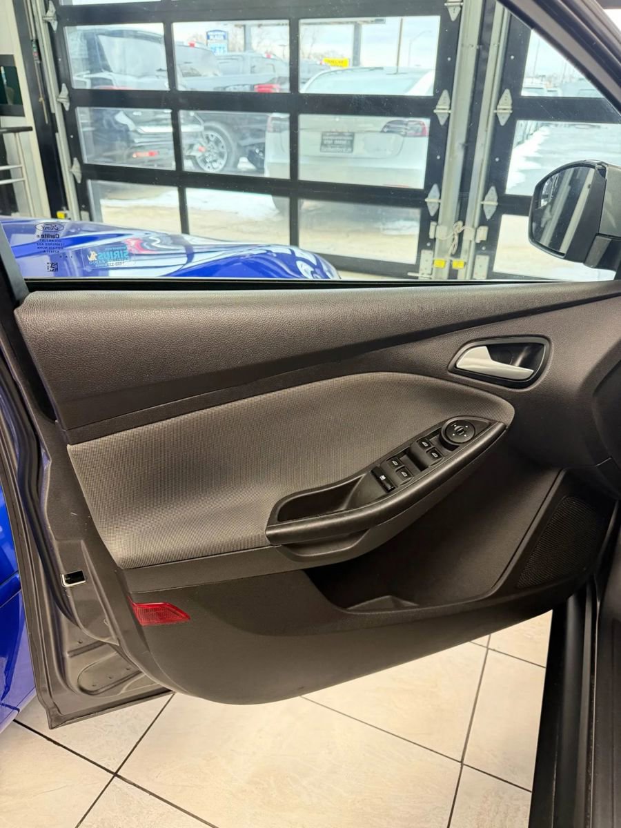Used 2014 Ford Focus SE w/ SE Winter Package image 13