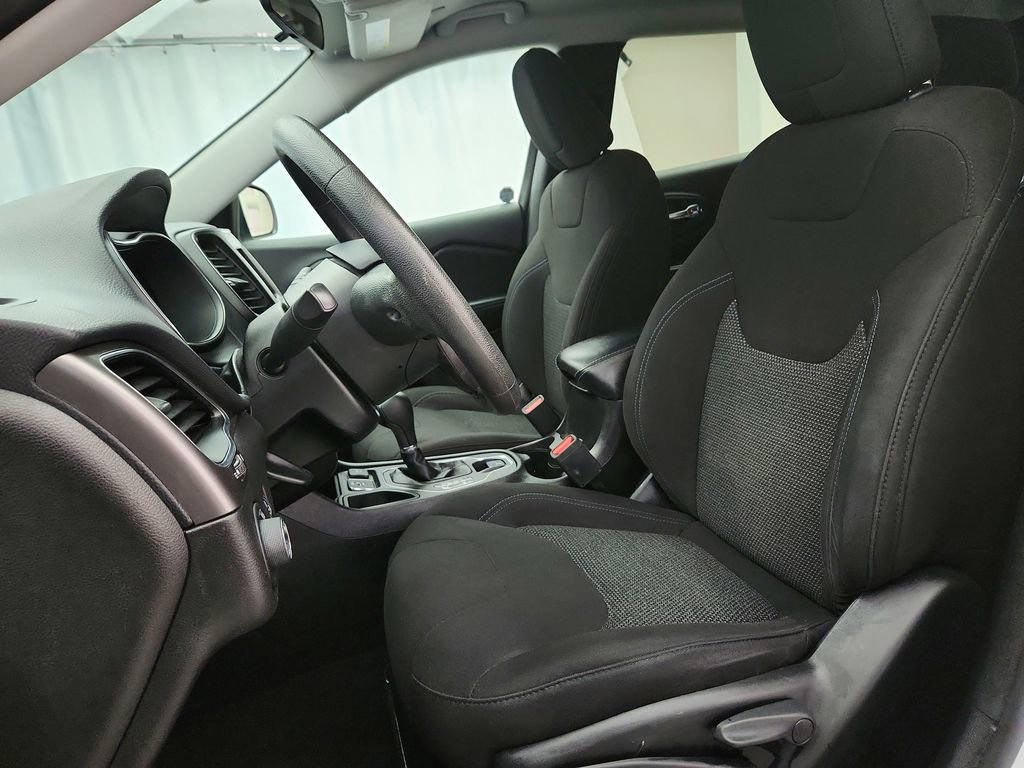 Used 2020 Jeep Cherokee Latitude image 12