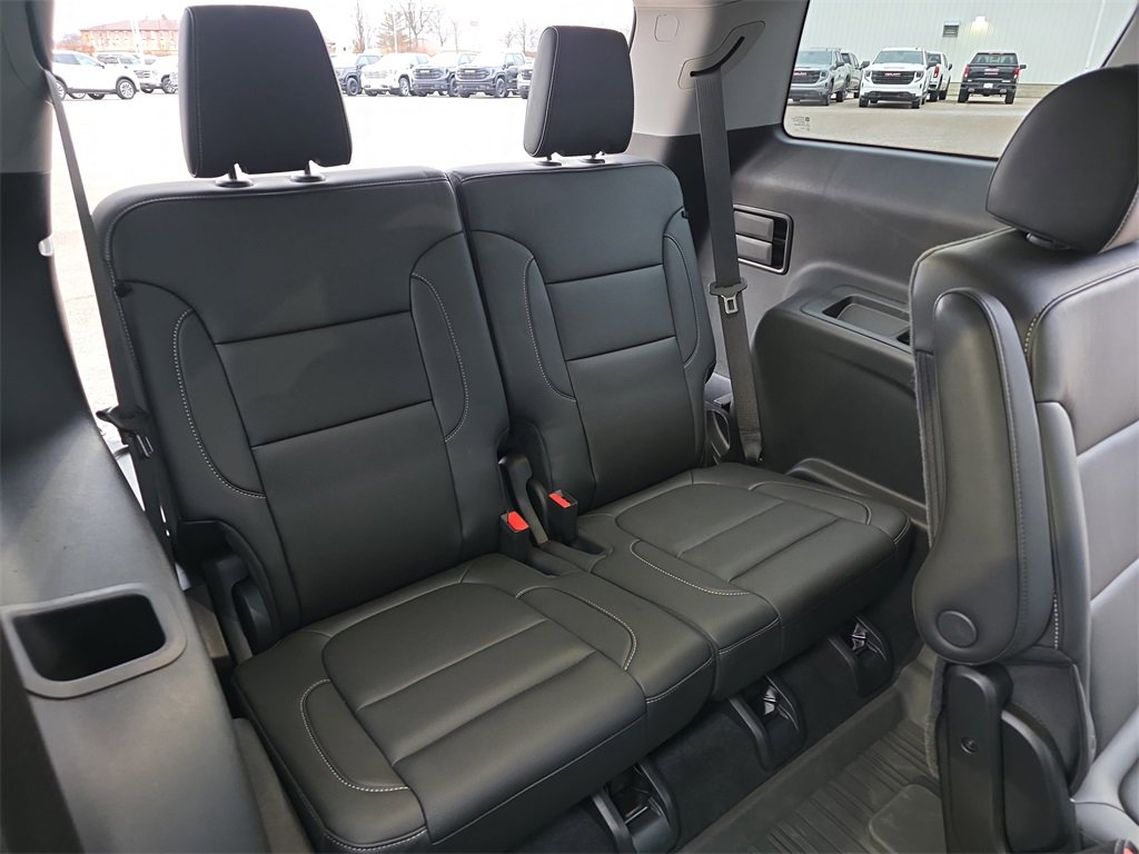 Certified 2023 GMC Acadia SLT w/ Preferred Package image 12