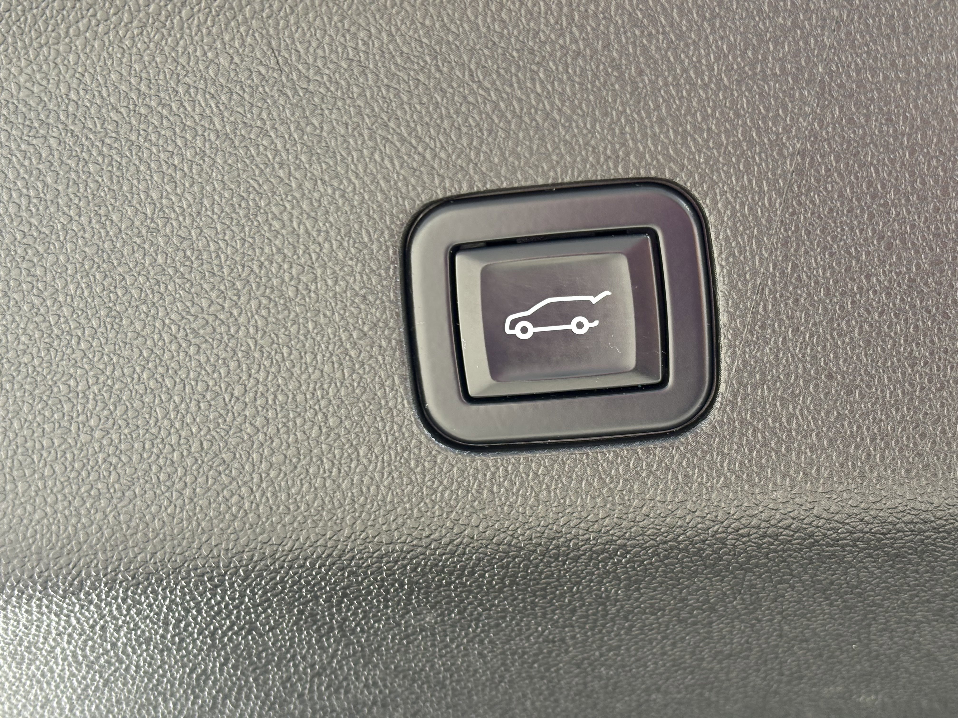 Used 2022 Cadillac Escalade Premium Luxury image 11