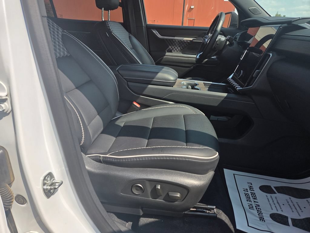 Used 2025 GMC Acadia Denali AWD/4WD image 39
