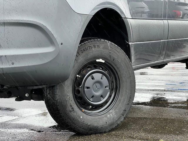 Used 2022 Mercedes-Benz Sprinter 144 Cargo image 2