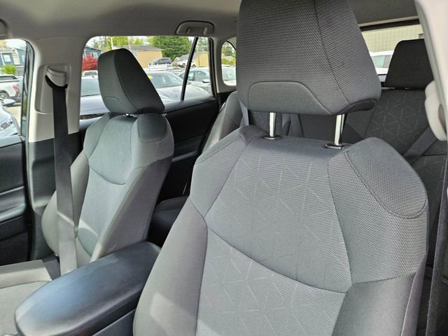 Used 2025 Toyota RAV4 XLE AWD/4WD image 19