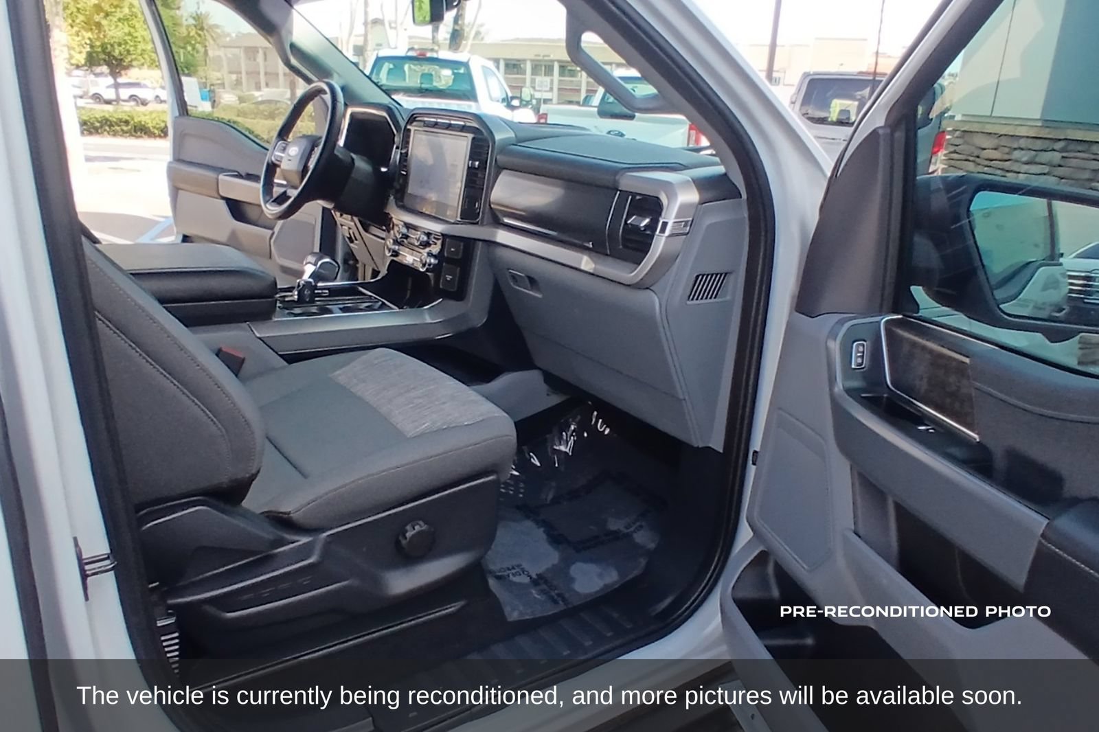 Used 2023 Ford F150 Lightning XLT AWD/4WD image 15