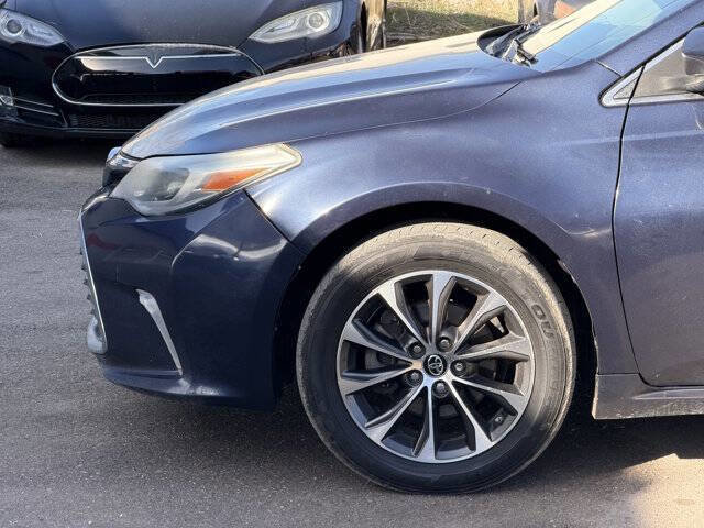 Used 2018 Toyota Avalon XLE w/ Carpet Mat Package FWD image 11