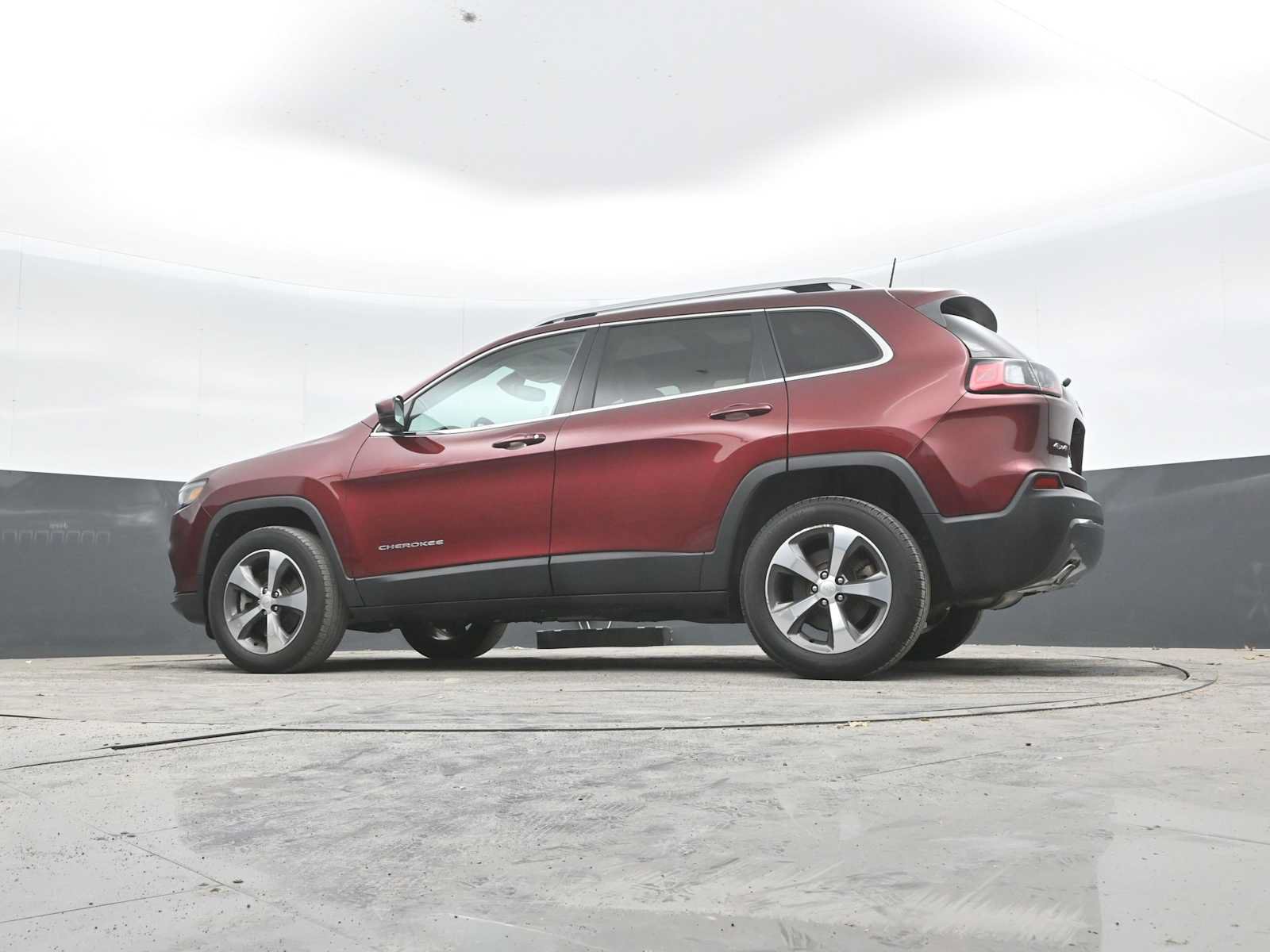 Used 2019 Jeep Cherokee Limited AWD/4WD image 24