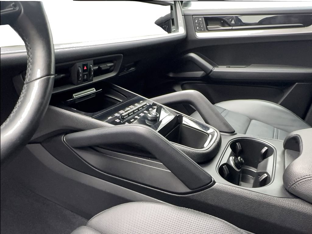 Used 2024 Porsche Cayenne Coupe image 51
