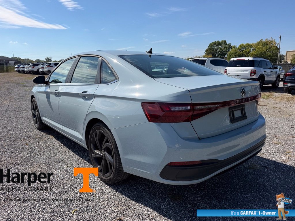 Used 2025 Volkswagen Jetta SE w/ Sunroof Package FWD image 3