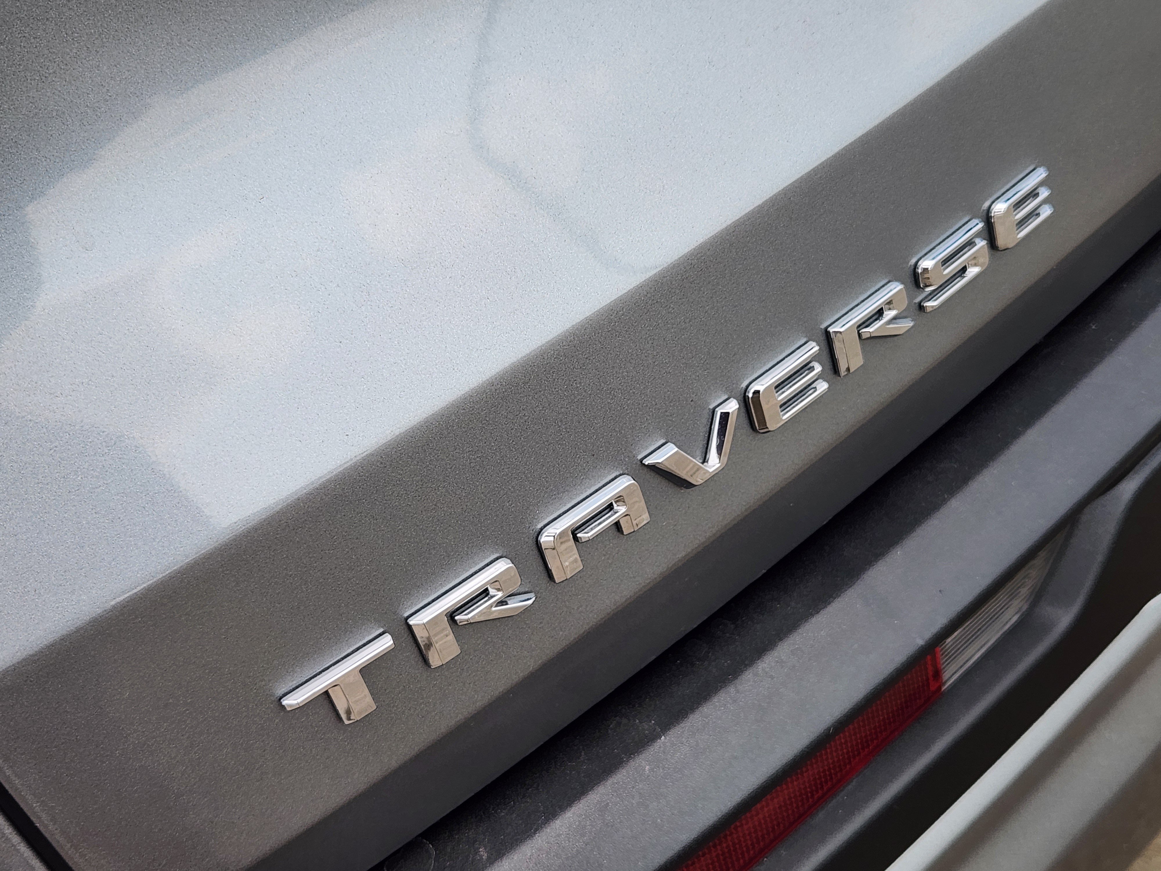 Used 2025 Chevrolet Traverse LT FWD image 13