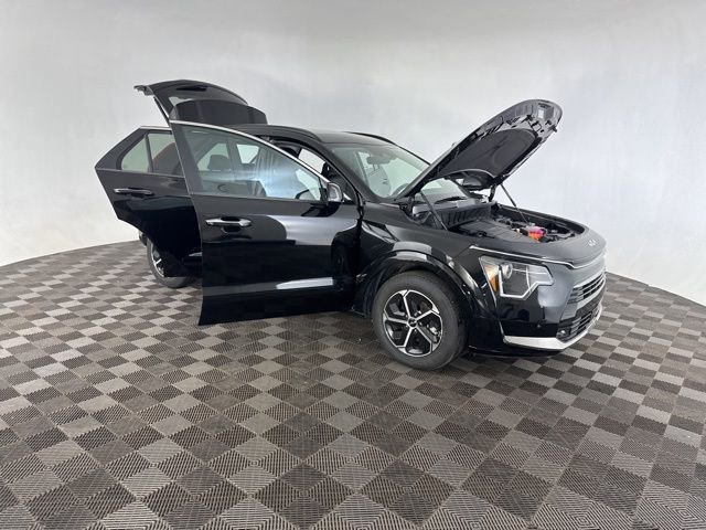 Certified 2025 Kia Niro SX image 14