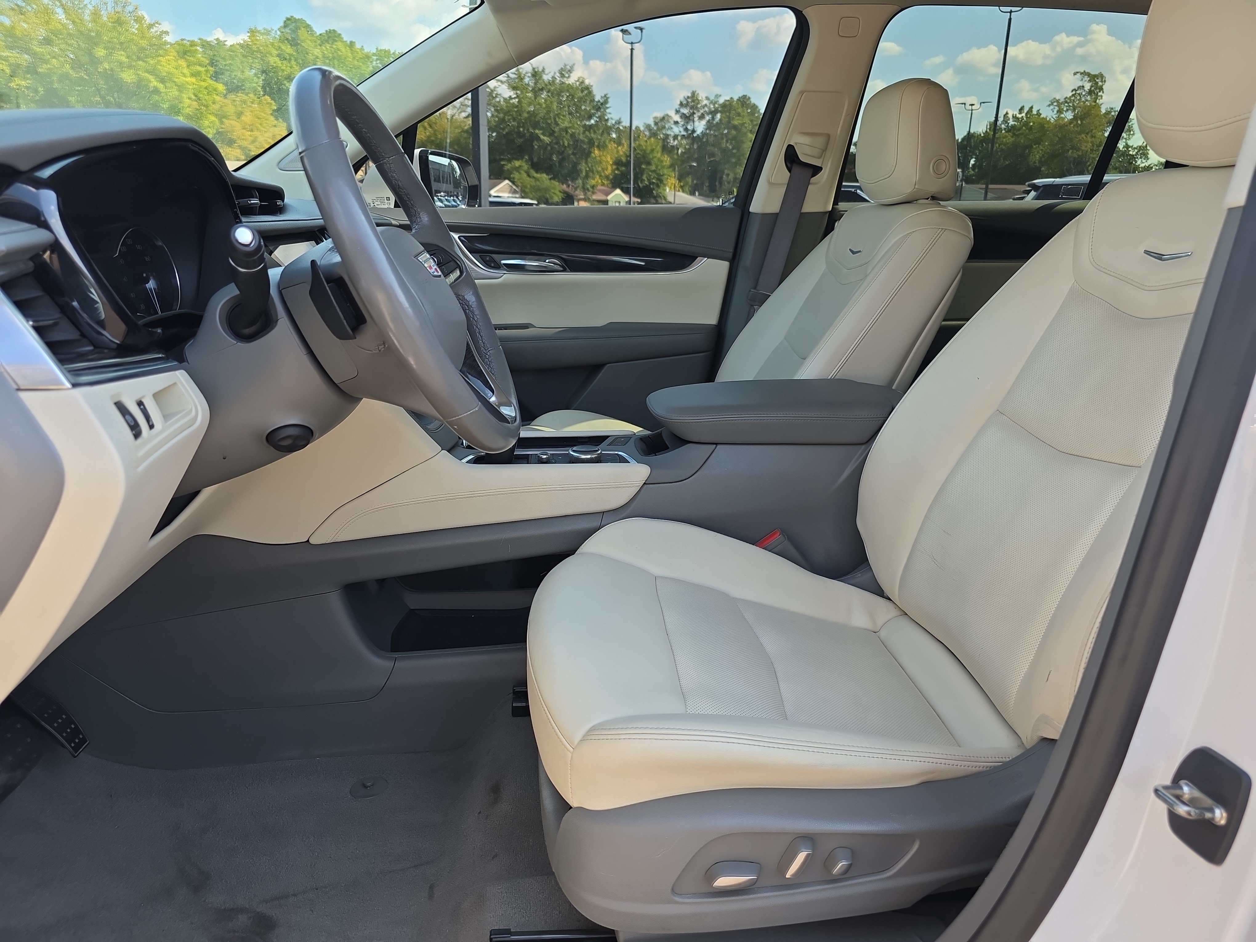 Used 2023 Cadillac XT6 Premium Luxury FWD image 10