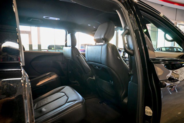 Used 2021 Chrysler Pacifica Touring-L w/ S Appearance Package image 22