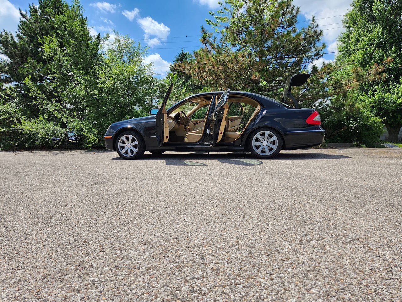 Used 2009 Mercedes-Benz E 350 4MATIC Sedan image 28