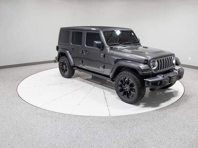 Used 2025 Jeep Wrangler Sahara image 30