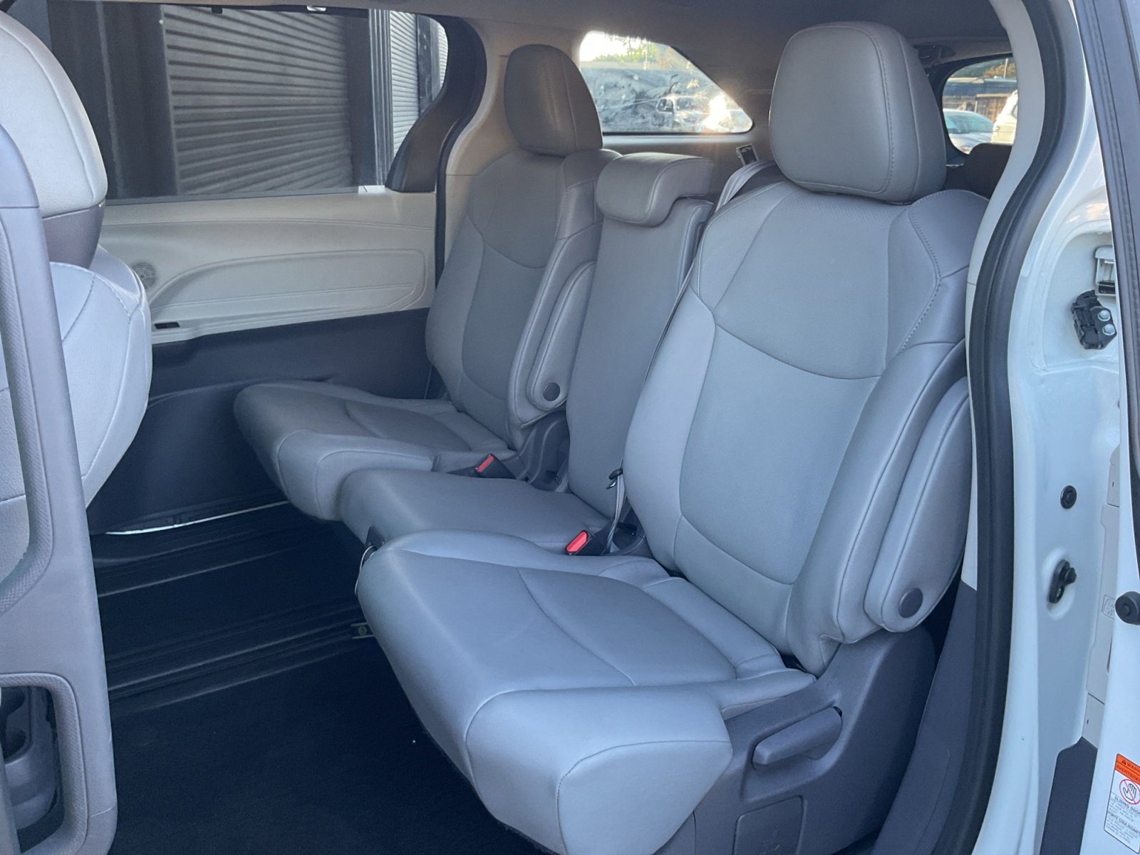 Used 2021 Toyota Sienna XLE w/ XLE Plus Package image 19