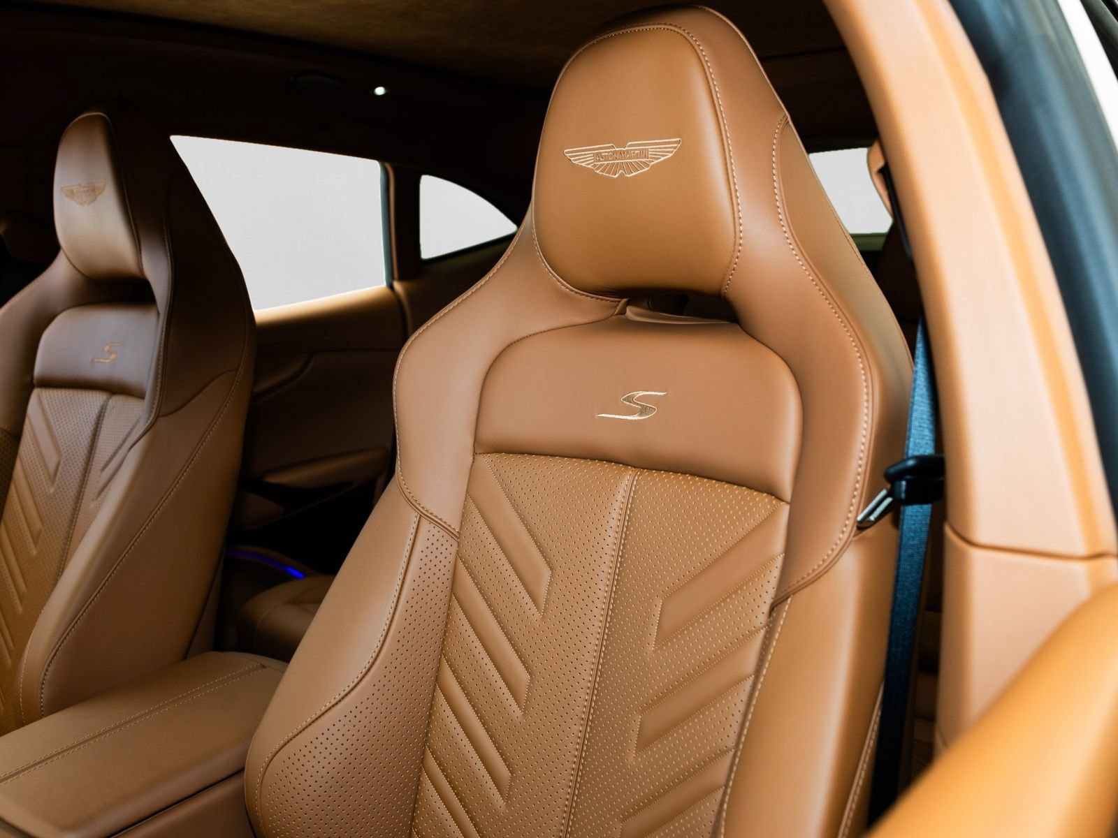 New 2026 Aston Martin DBX S AWD/4WD image 23