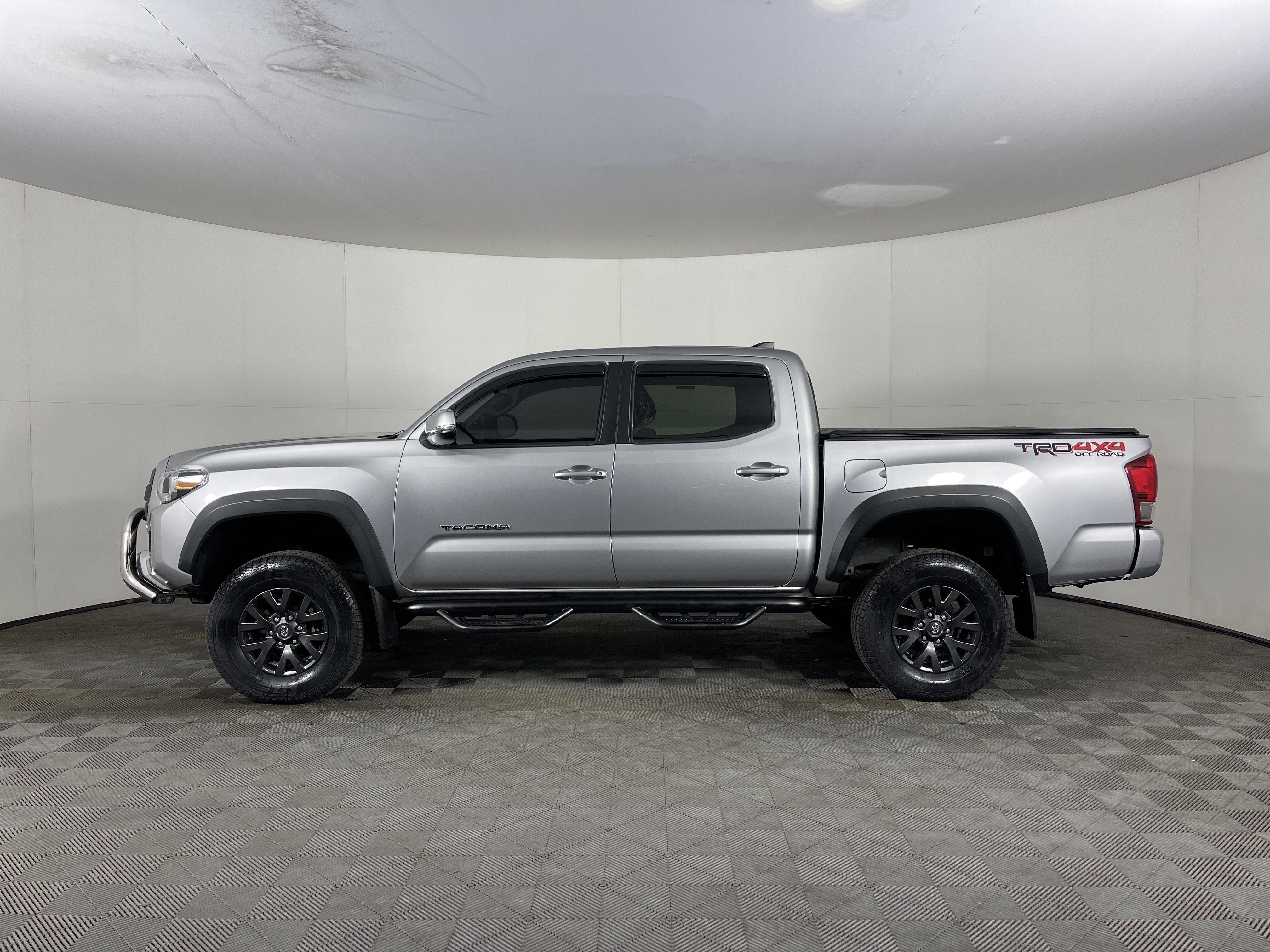 Used 2016 Toyota Tacoma TRD Off-Road image 3
