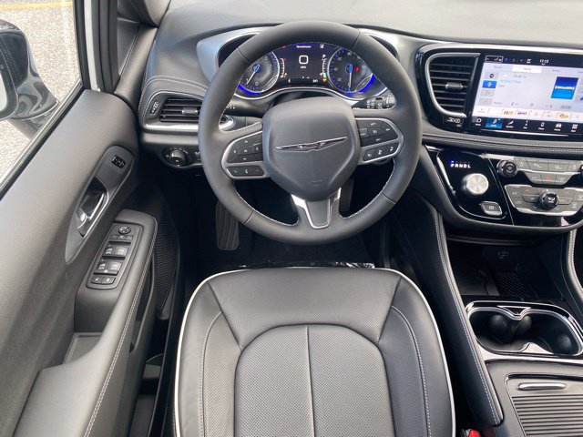 New 2026 Chrysler Pacifica Limited FWD image 40