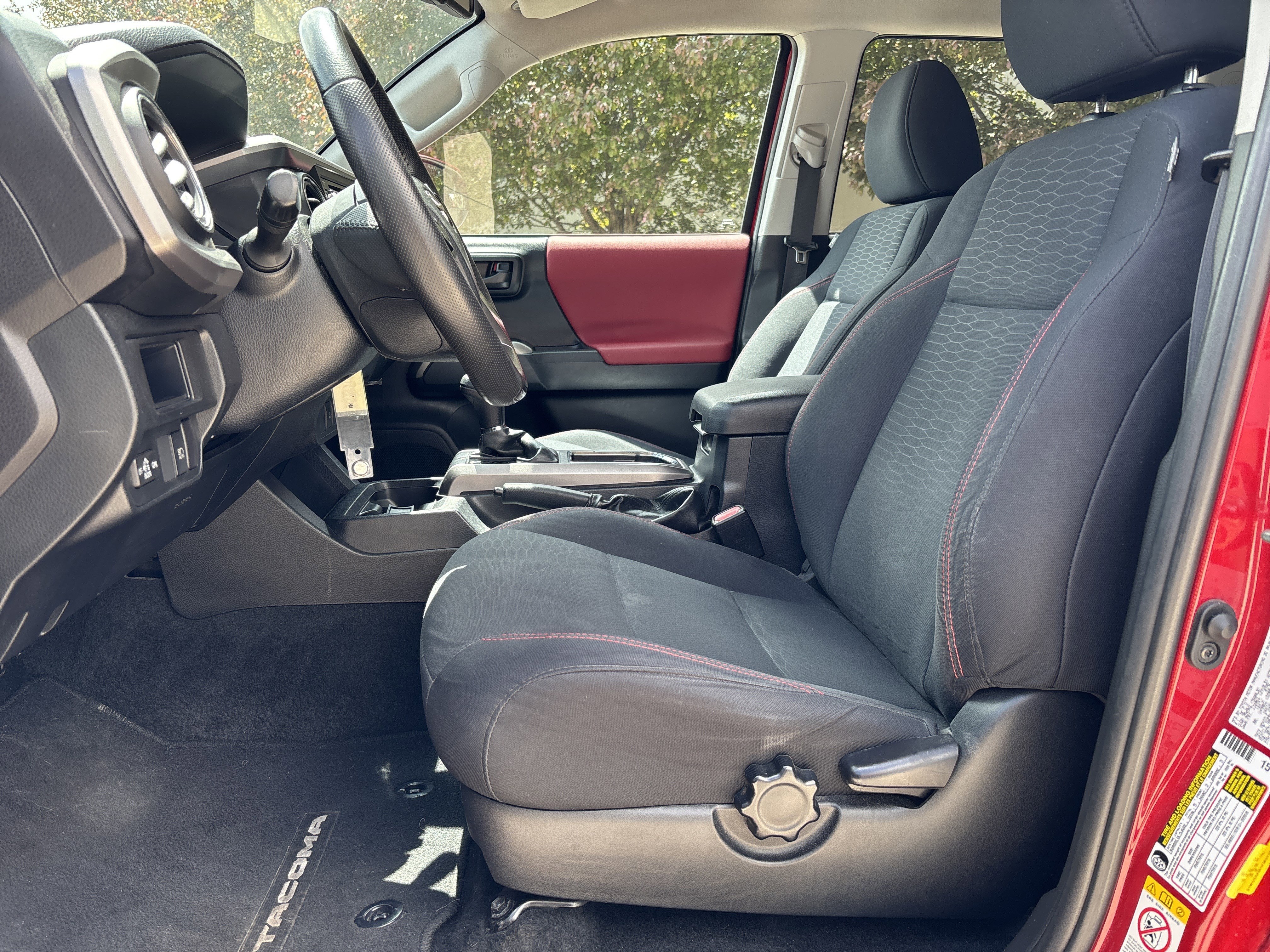 Used 2019 Toyota Tacoma SR5 AWD/4WD image 15