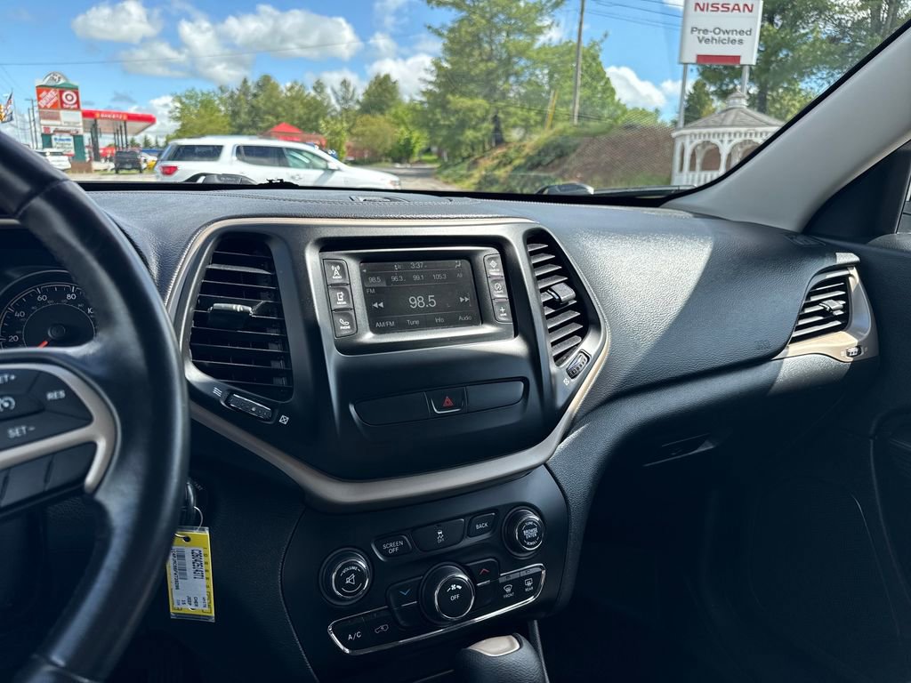 Used 2015 Jeep Cherokee Latitude AWD/4WD image 18