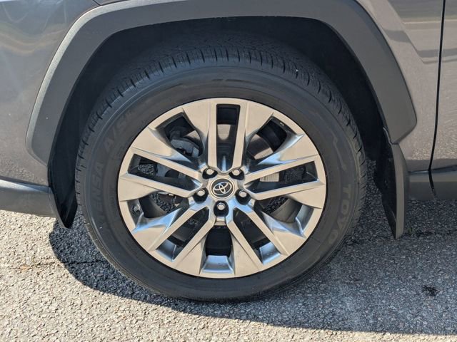Used 2019 Toyota RAV4 XLE Premium image 10