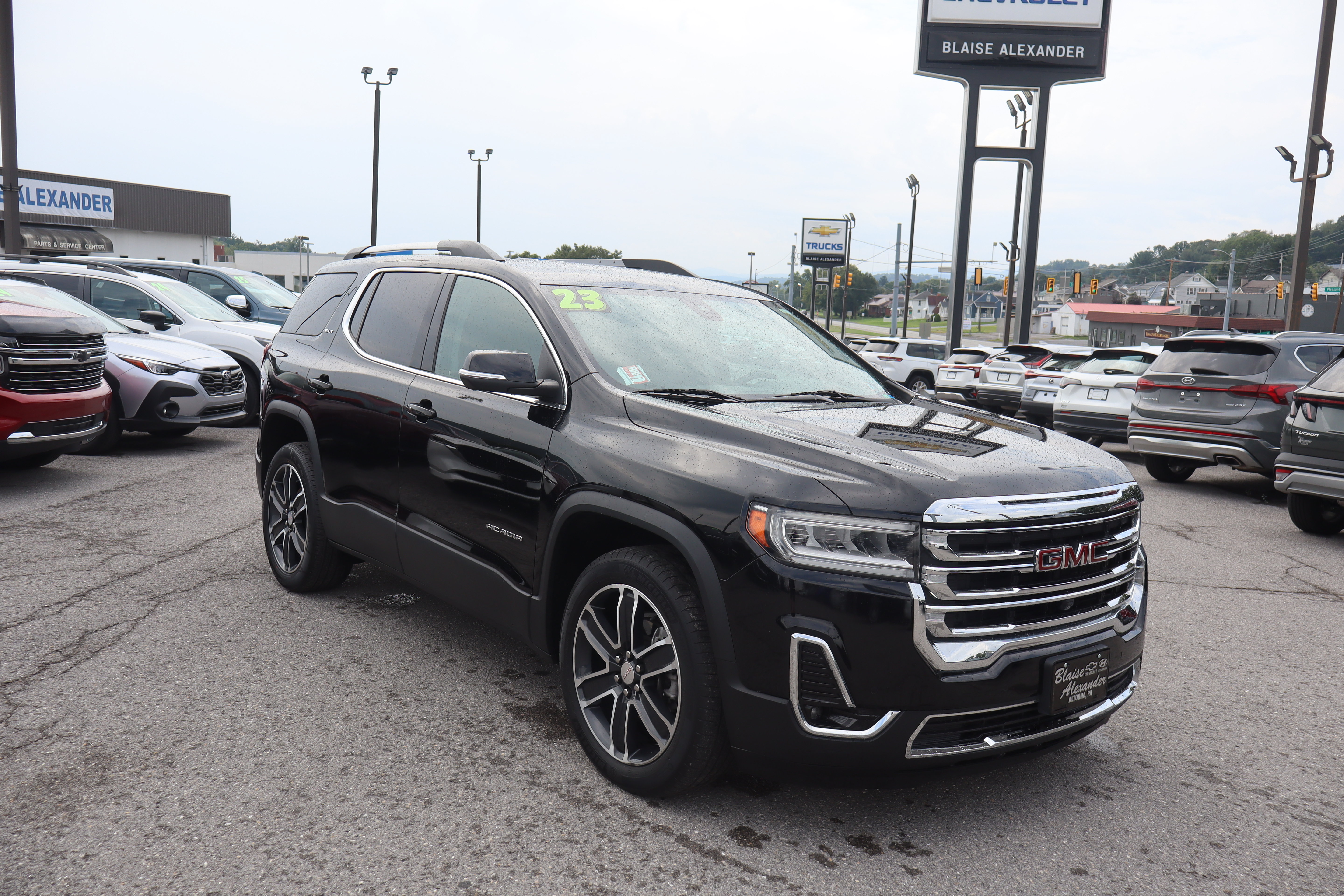 Used 2023 GMC Acadia SLT w/ Technology Package