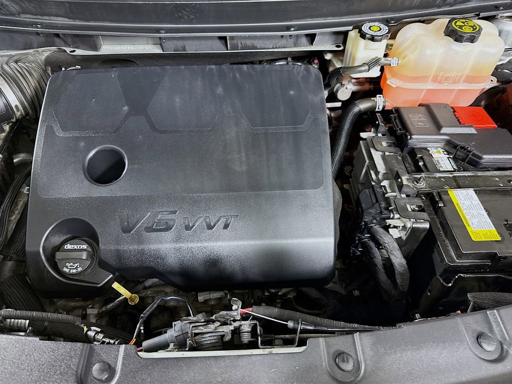 Used 2021 Chevrolet Traverse LT FWD image 34