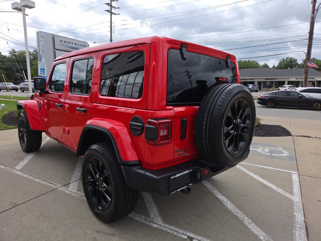 Certified 2025 Jeep Wrangler Unlimited Sahara w/ Safety Group AWD/4WD image 9