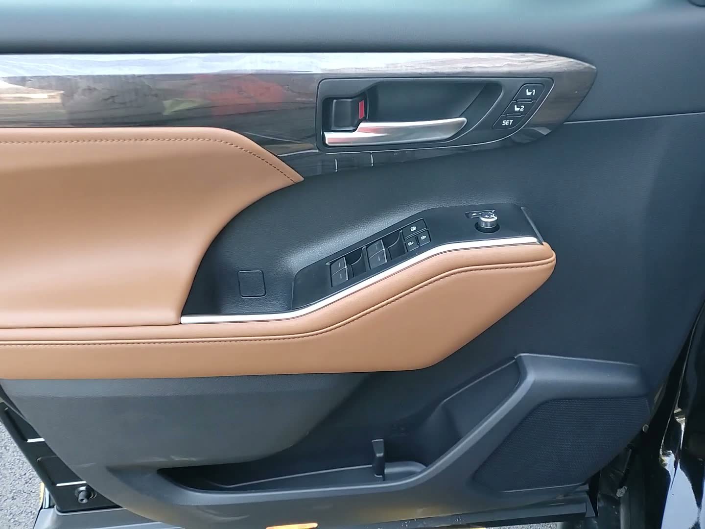 New 2026 Toyota Highlander Platinum image 10