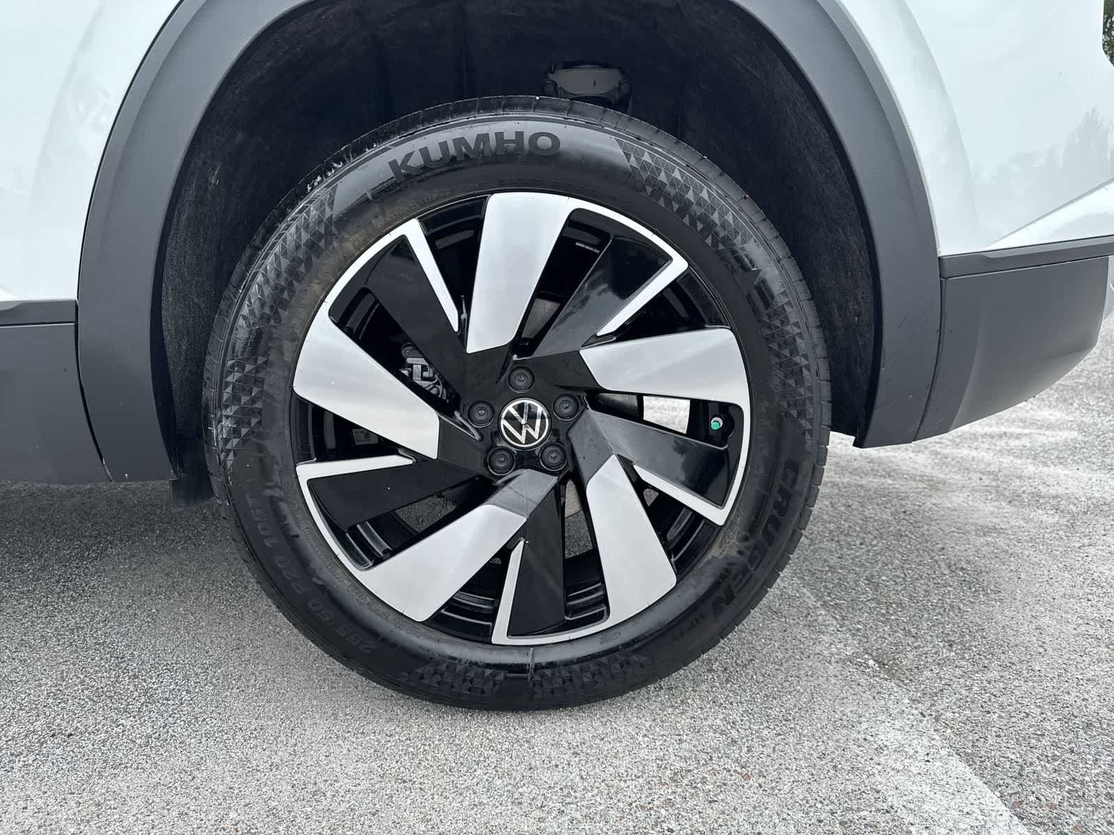 Certified 2024 Volkswagen Atlas Cross Sport SE FWD image 20