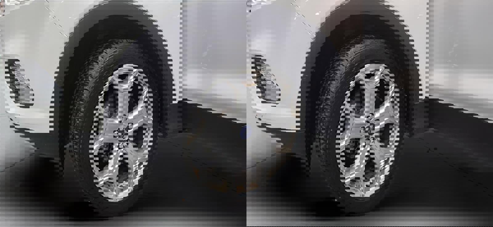 Used 2019 Ford Escape Titanium w/ U9j03 - Titanium Tow Package image 7