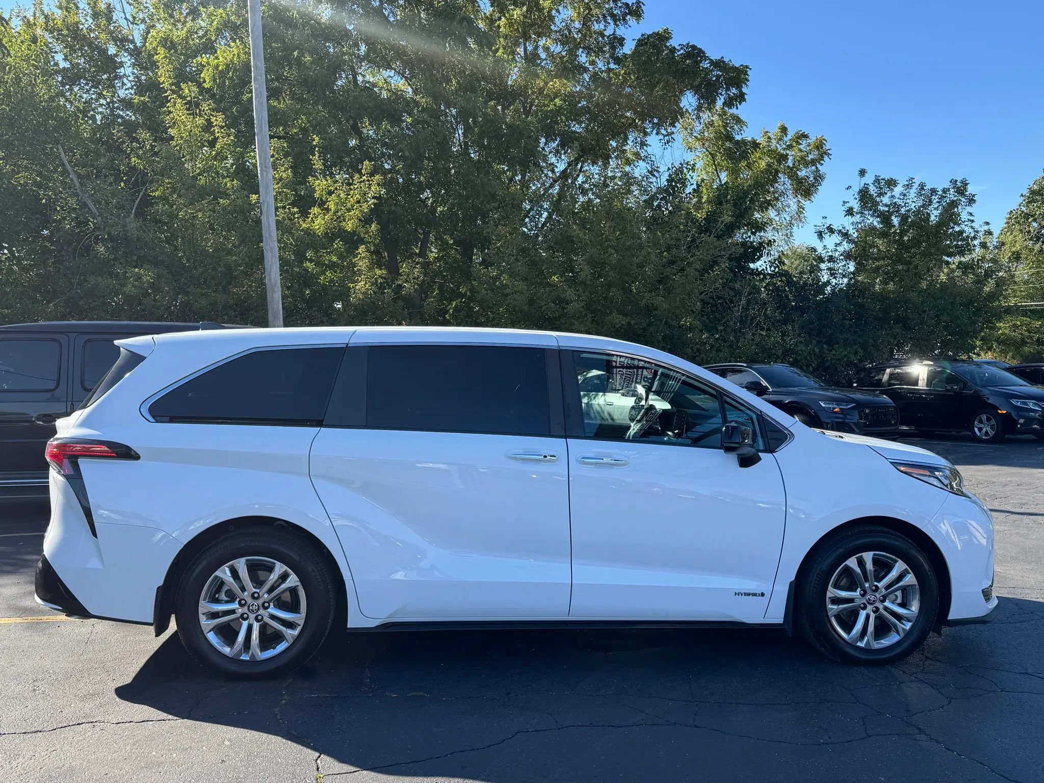 Used 2021 Toyota Sienna XSE AWD/4WD image 8
