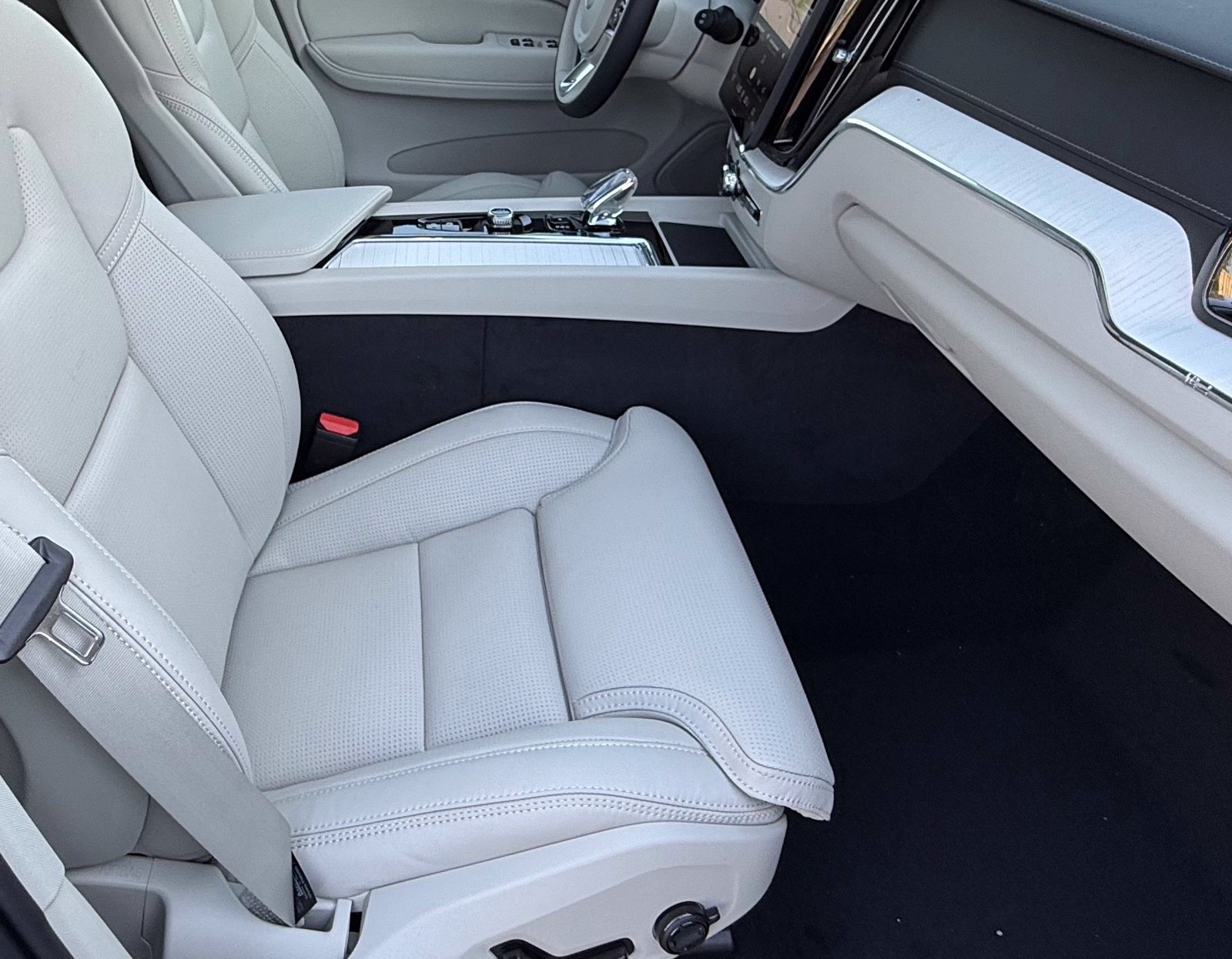 New 2027 Volvo XC60 B5 Ultra AWD/4WD image 21