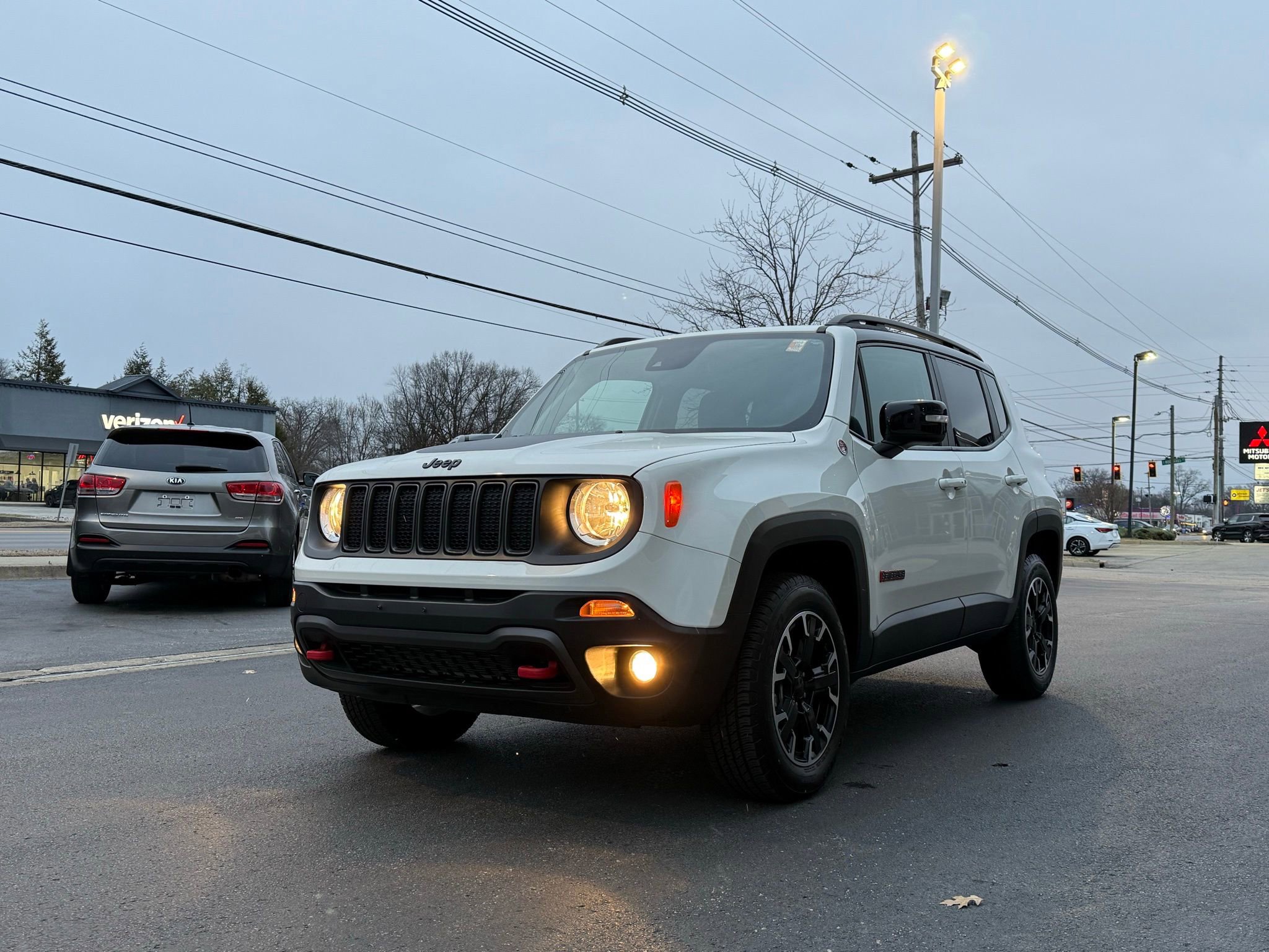 Used 2023 Jeep Renegade Trailhawk image 2