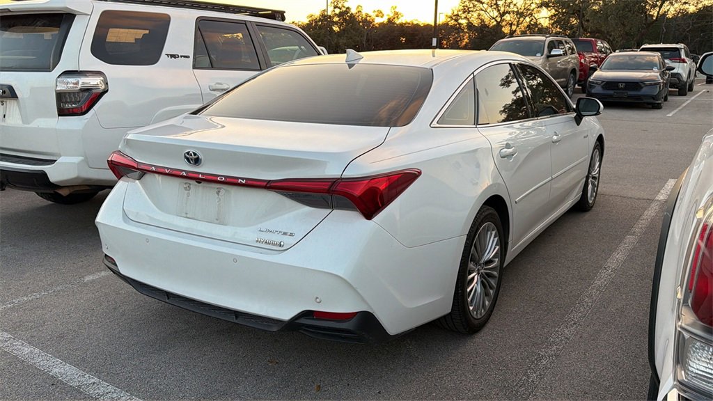 Used 2019 Toyota Avalon Limited image 7