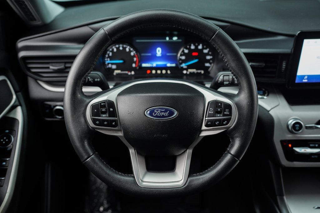 Used 2023 Ford Explorer XLT image 28