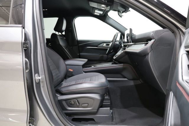 Used 2025 Ford Explorer ST-Line AWD/4WD image 38