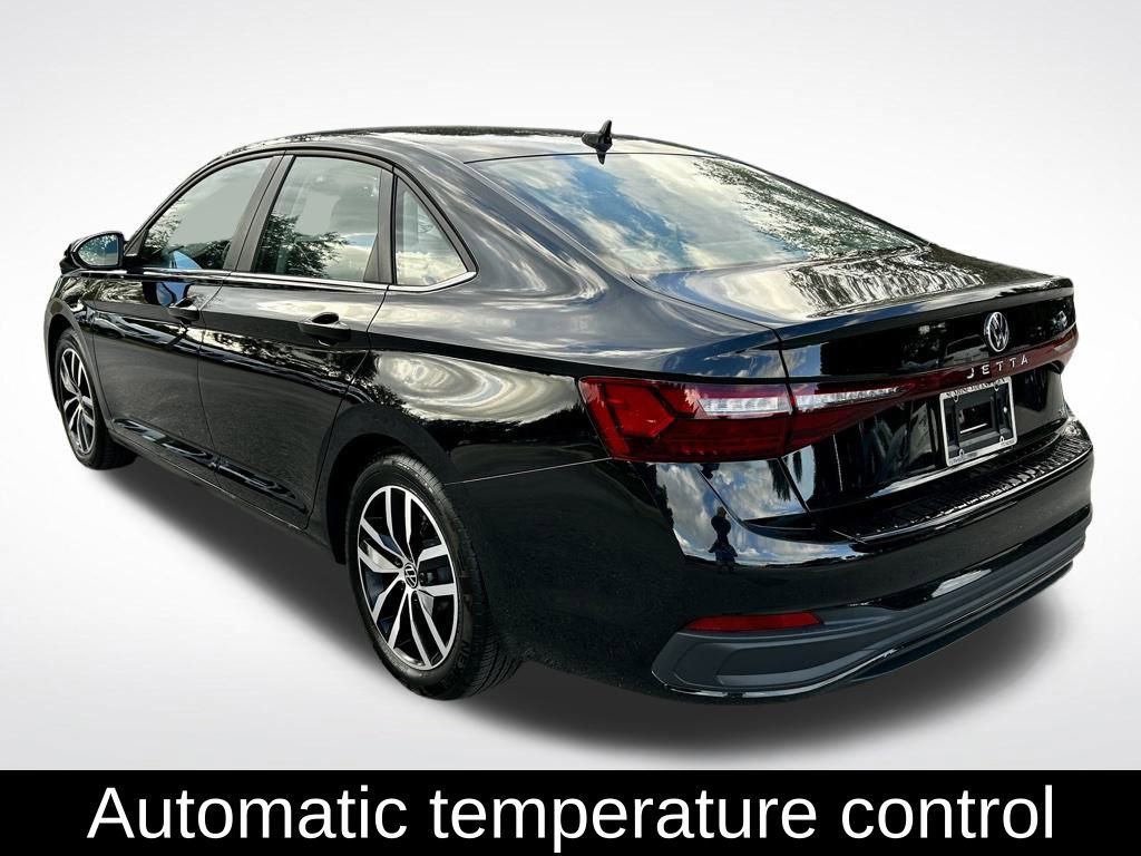 Used 2025 Volkswagen Jetta SE w/ Sunroof Package image 7
