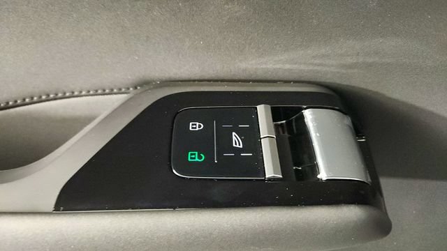 New 2026 Volvo EX90 Ultra AWD/4WD image 10