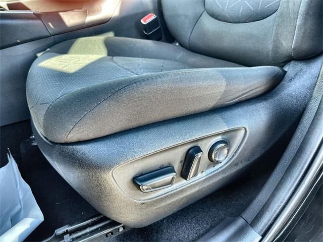 Used 2023 Toyota RAV4 AWD Hybrid image 21